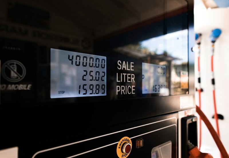 fuel bowser showing litres and price